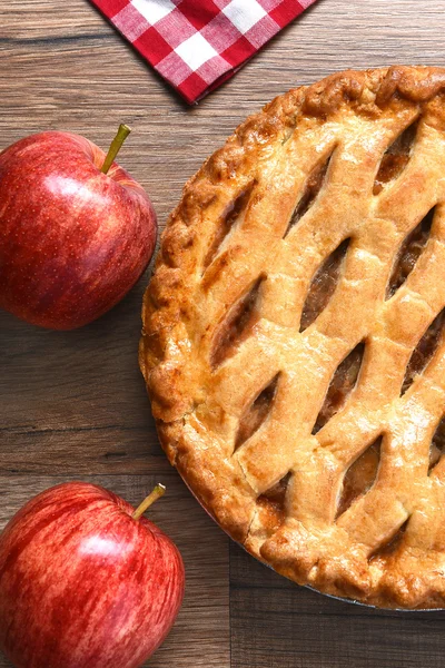 Tarta de manzana y manzanas —  Fotos de Stock