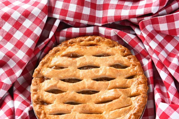 Pano de mesa verificado torta de maçã — Fotografia de Stock