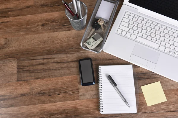 Escritorio de oficina con espacio de copia — Foto de Stock