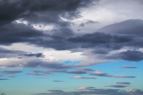 Tramonto drammatico cielo nuvole — Foto Stock