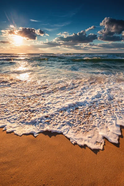 Hermoso paisaje nublado sobre el mar —  Fotos de Stock