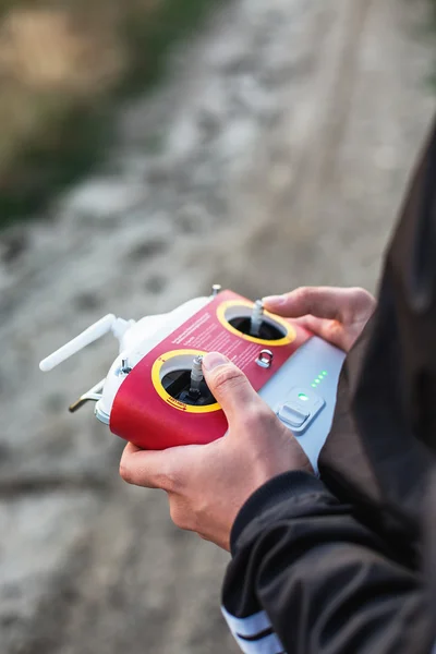 Várna, Bulgária - 2015. június 23.: Repülő drone quadcopter Dji Pha — Stock Fotó