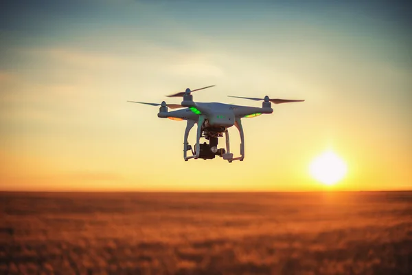 Varna, Bulgarie - 23 juin 2015 : Dji Pha, quadcoptère de drones volants — Photo