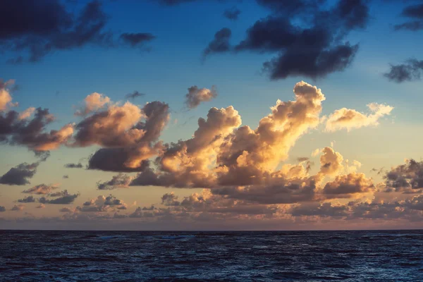 Beautiful sunrise over the horizon, — Stock Photo, Image