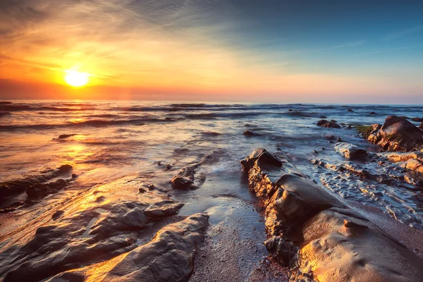 Beautiful sunrise over the sea — Stock Photo, Image