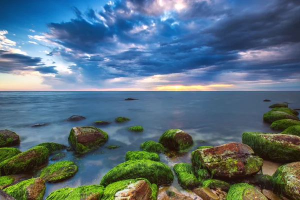 Dramatische cloudscape over de zee — Stockfoto