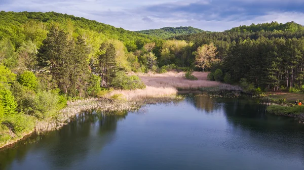 Vue aérienne du lac de montagne — Photo