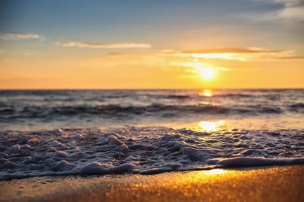 Bellissimo paesaggio nuvoloso sul mare — Foto Stock