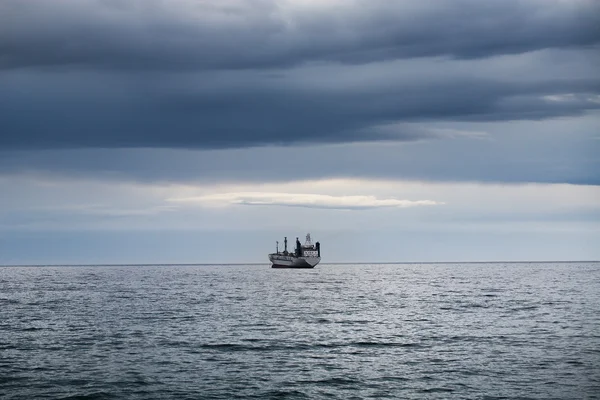 Kargo gemi konteyner gündoğumu ışık ile