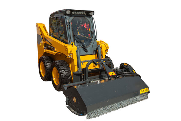 Малый колесный трактор изолирован на белом фоне с обрезкой
