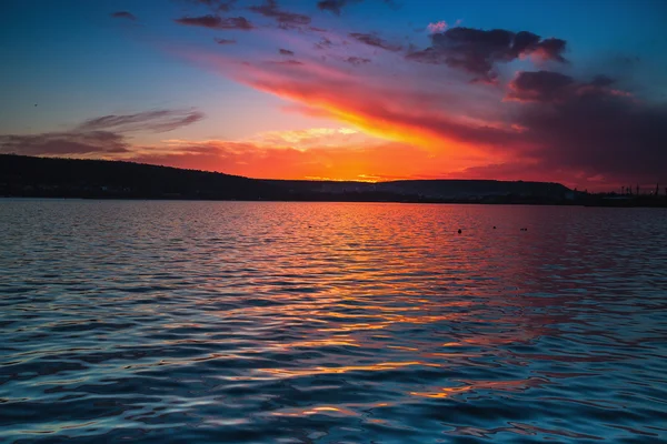 Güzel doğa göl üzerinde — Stok fotoğraf
