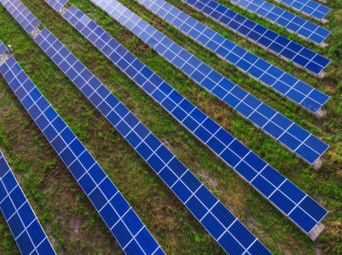 Yenilenebilir güneş enerjisi kullanan enerji santrali