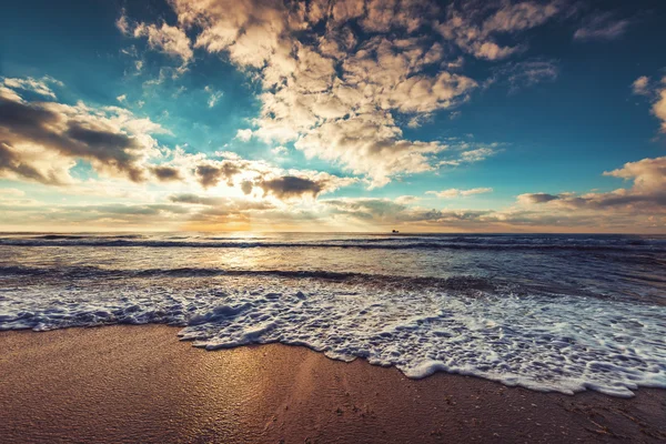 Vackra molnlandskap över havet — Stockfoto