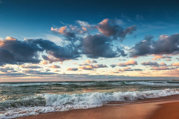 바다 위에 아름 다운 cloudscape — 스톡 사진