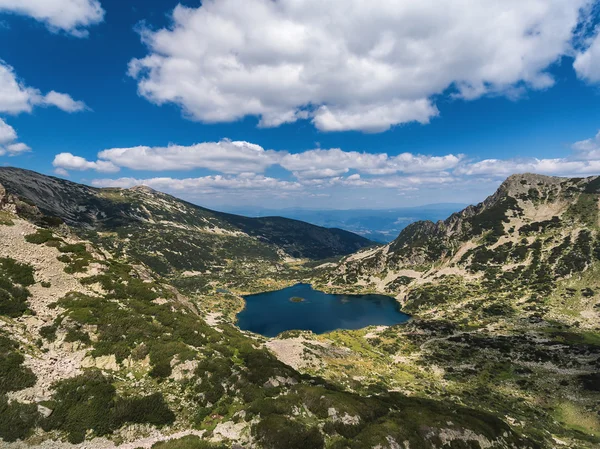 高山湖泊，鸟瞰图 — 图库照片