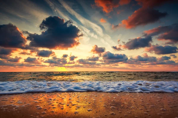 Mooie cloudscape over de zee — Stockfoto