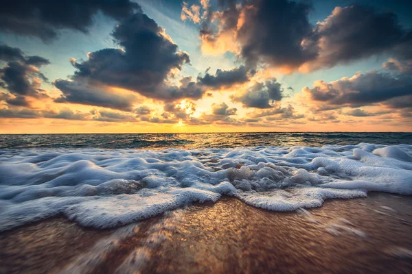 Vakker soloppgang over havet – stockfoto