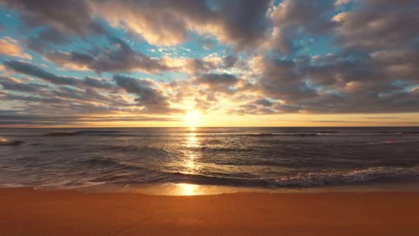 Alba Ocean Beach Sole Che Sorge Dorato Onde Del Mare — Video Stock