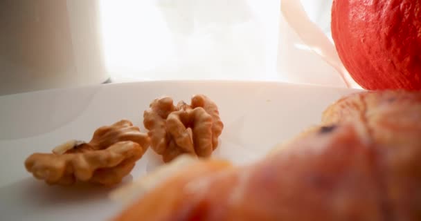 Outono Saboroso Café Manhã Com Maçã Abóbora Strudel Com Canela — Vídeo de Stock