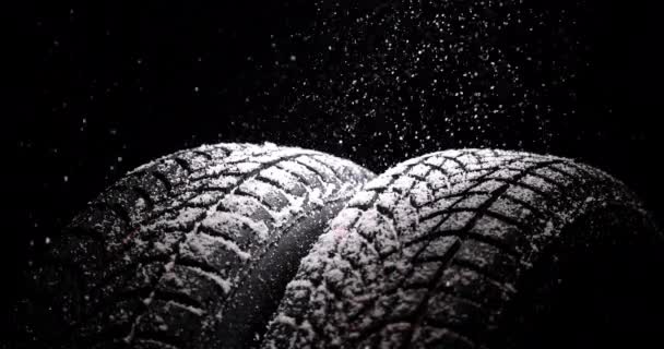Winter Autobanden Sneeuw Regen Zwarte Achtergrond Slow Motion Video — Stockvideo
