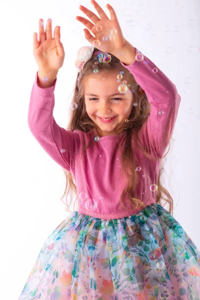 Menina Vestido Festa Brincando Com Bolhas Sabão Espírito Natal — Fotografia de Stock