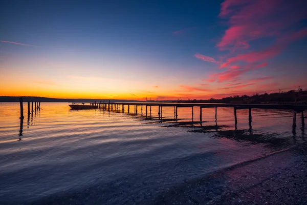 Muelle Pequeño Barco Lago Tiro Atardecer — Foto de Stock