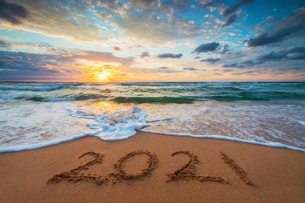 Feliz Ano Novo 2021 Conceito Letras Praia Texto Escrito Praia — Fotografia de Stock