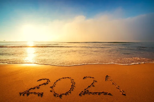 Gelukkig Nieuwjaar 2021 Concept Belettering Het Strand Geschreven Tekst Het — Stockfoto