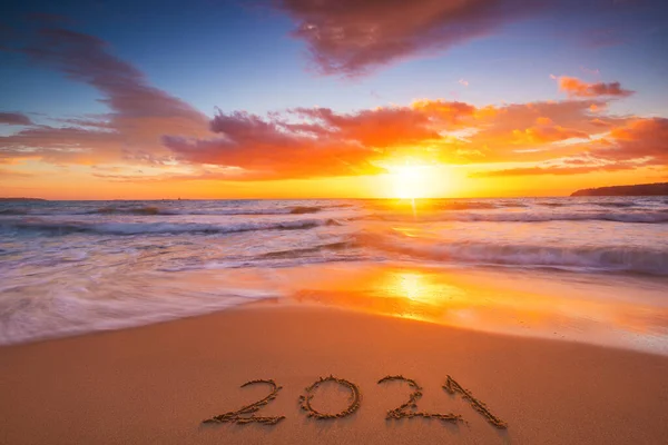 Gelukkig Nieuwjaar 2021 Concept Belettering Het Strand Geschreven Tekst Het — Stockfoto