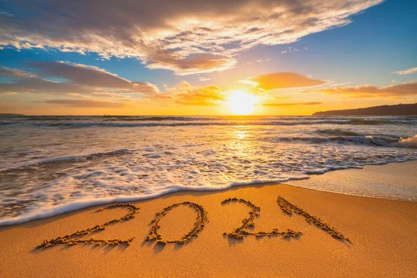 Gelukkig Nieuwjaar 2021 Concept Belettering Het Strand Geschreven Tekst Het — Stockfoto