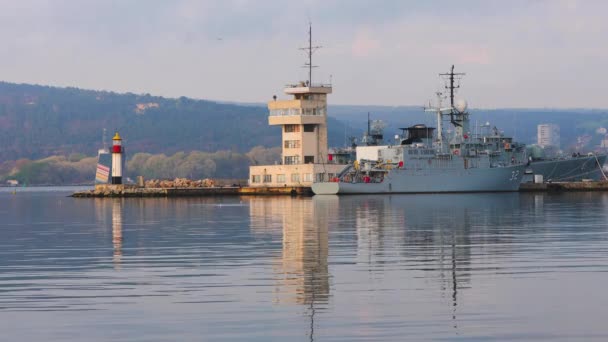 Vuurtoren Navigatietoren Militair Schip Haven Zeehaven Varna Video — Stockvideo