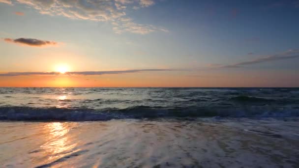 Océano Playa Colorido Amanecer Video Cámara Lenta — Vídeos de Stock