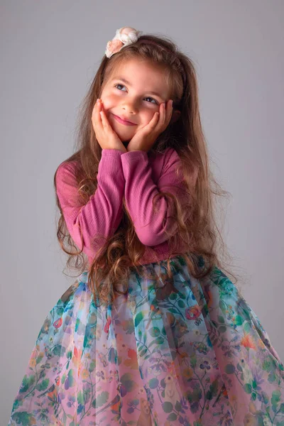 Menina Pensando Natal Apresenta Retrato Com Espaço Cópia Para Texto — Fotografia de Stock