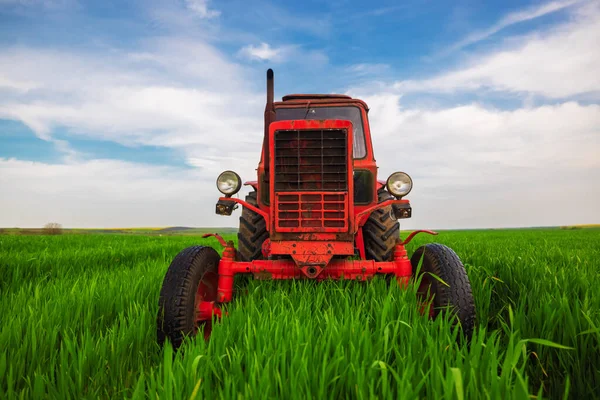 Traktor Klippning Grönt Fält Antenn — Stockfoto