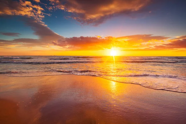 Strand Zonsopgang Boven Tropische Zee — Stockfoto