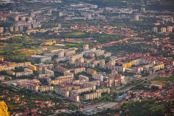 Puesta Sol Sobre Ciudad Sliven Vista Panorámica Aérea Ciudad —  Fotos de Stock