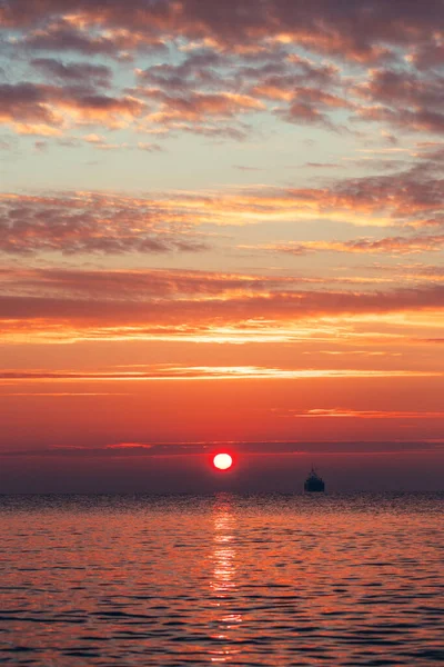 Schöne Wolkenlandschaft Über Dem Meer Sonnenaufgang — Stockfoto