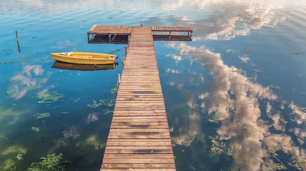 Liten Brygga Och Båt Vid Sjön Flygutsikt — Stockfoto