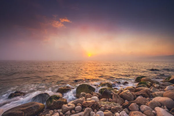 Bela Paisagem Nublada Sobre Mar Tiro Nascer Sol — Fotografia de Stock