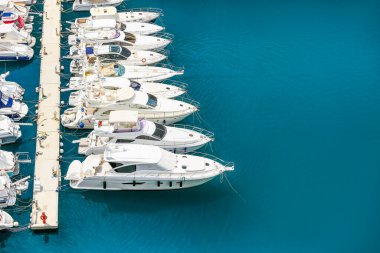 Fransız Riviera ve Monaco yakınlarındaki Akdeniz 'de yat gezisi.