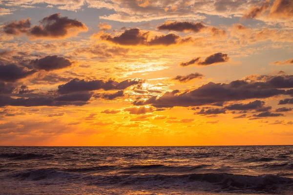 Prachtige Zonsondergang Boven Tropische Zee — Stockfoto