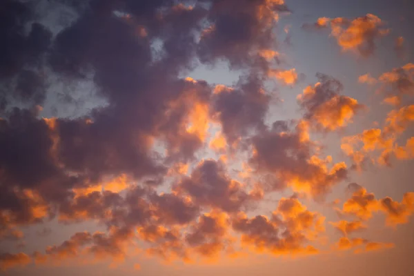 蔚蓝的天空 日出的镜头 — 图库照片
