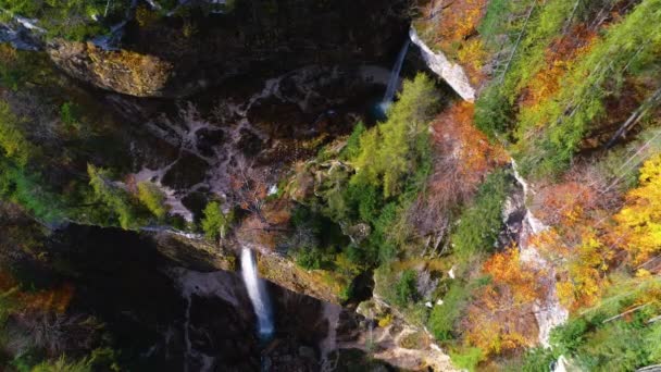 Herbstlandschaft Wasserfall Seen Und Bunter Wald Nationalpark Plitvice Kroatien Drohnenblick — Stockvideo