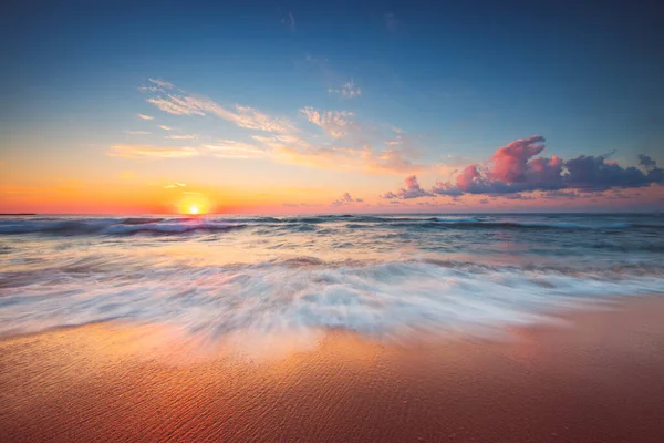 Vakkert Skydekke Havet Soloppgang Skudd – stockfoto