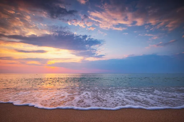 Όμορφο Τοπίο Πάνω Από Θάλασσα Την Ανατολή Του Ηλίου Πυροβόλησε — Φωτογραφία Αρχείου