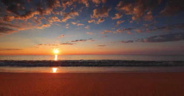 Lever Soleil Avec Des Nuages Ciel Dramatiques Des Rayons Soleil — Video