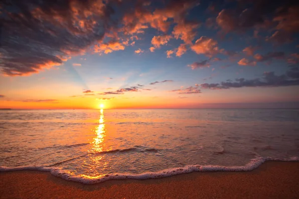 Beau Paysage Nuageux Sur Mer Plage Lever Soleil Spectaculaire — Photo