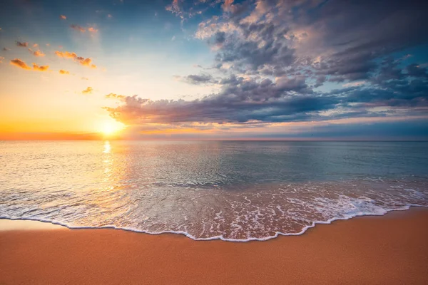 Όμορφο Τοπίο Πάνω Από Θάλασσα Την Ανατολή Του Ηλίου Πυροβόλησε — Φωτογραφία Αρχείου