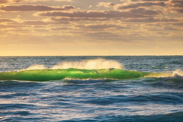 Beautiful Green Sunrise Wave Beach — Stock Photo, Image