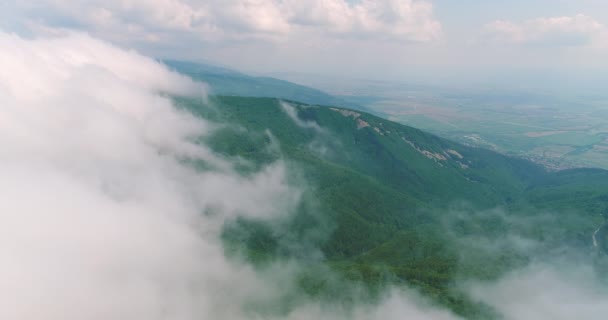 Niebo Lotnicze Widok Krajobraz Gór Las Szczyty Chmury — Wideo stockowe